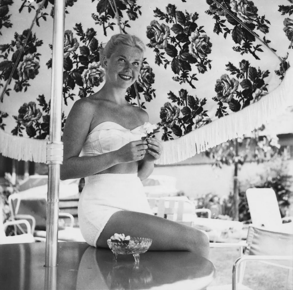 Golden Age Icon: Doris Day's sun-drenched California sanctuary, captured. 31