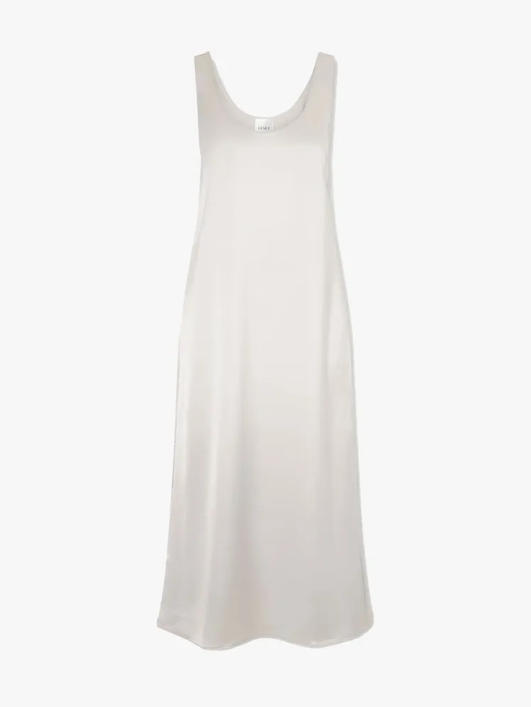 Effortless Summer Elegance for the Modern Woman 17