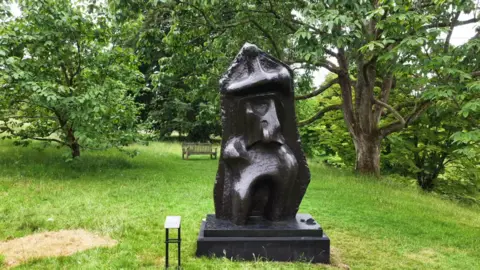 Henry Moore’s Organic Forms Bloom Anew at Wakehurst’s Botanical Canvas