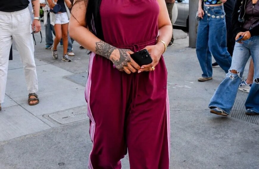 Rihanna Revives a Singular Noughties Icon