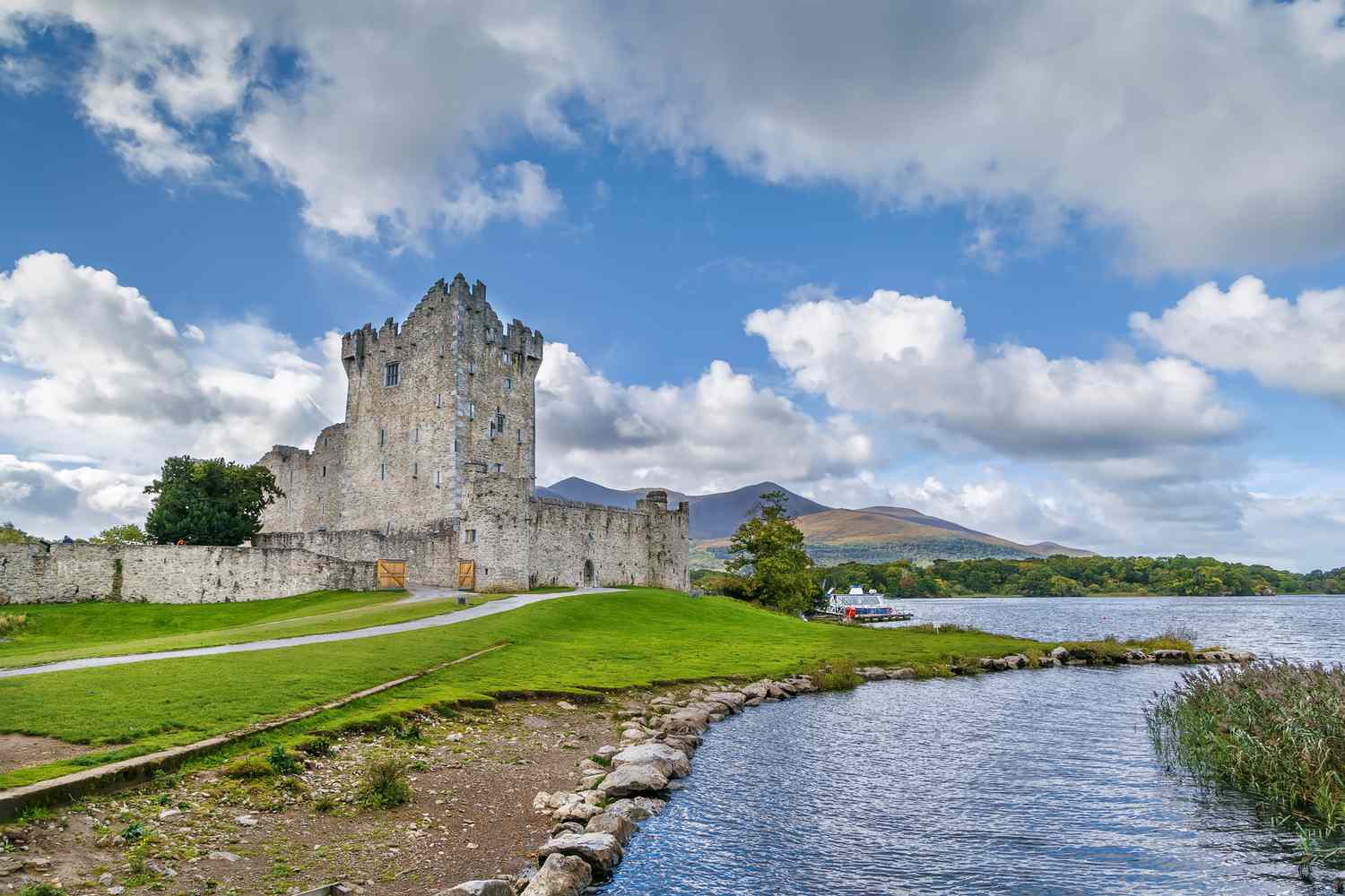 Emerald Isles & Regal Estates: Unveiling Ireland's Most Enchanting Castle Escapes 39