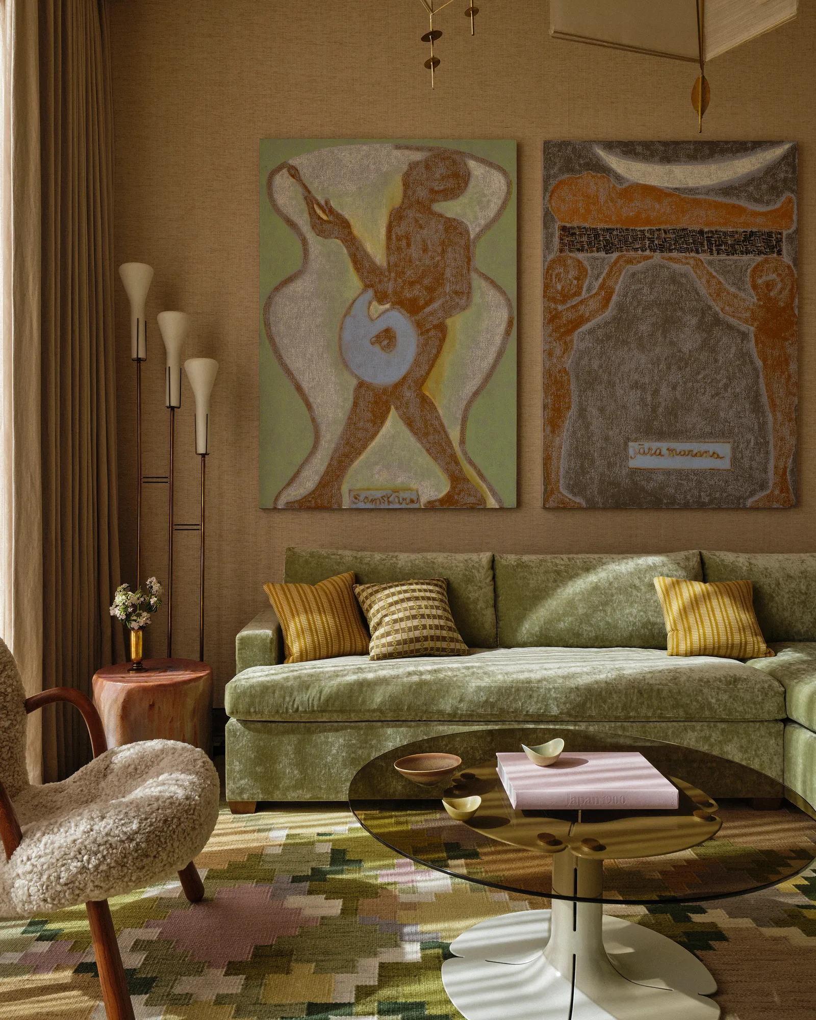 A Penthouse Symphony: Where Divergent Tastes Harmonize in Manhattan's Elite Embrace 16