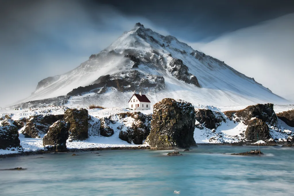 Sanctuary Estates: Where Isolation Meets Unrivaled Grandeur 15