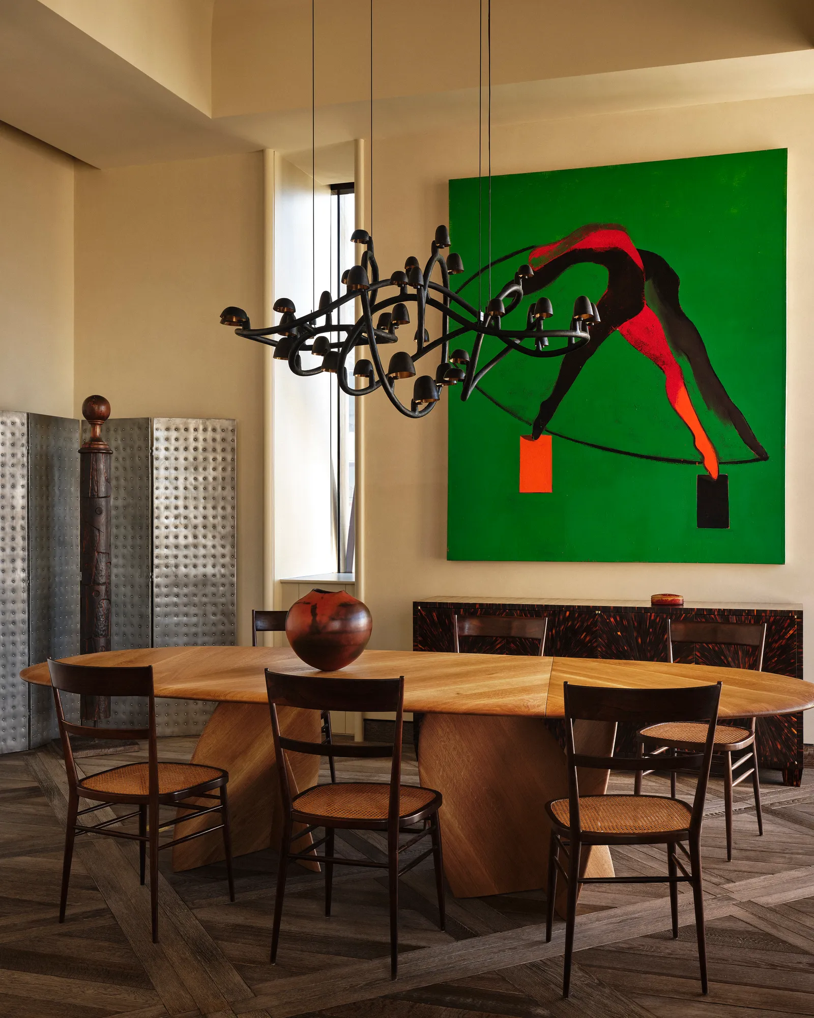 A Penthouse Symphony: Where Divergent Tastes Harmonize in Manhattan's Elite Embrace 17