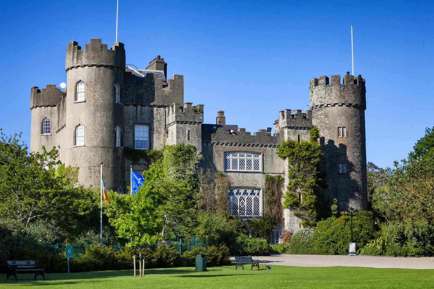 Emerald Isles & Regal Estates: Unveiling Ireland's Most Enchanting Castle Escapes 38