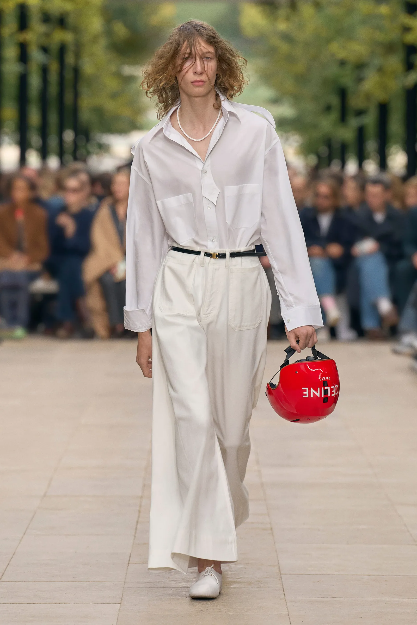 The White Denim Renaissance: A Chic Reawakening 19