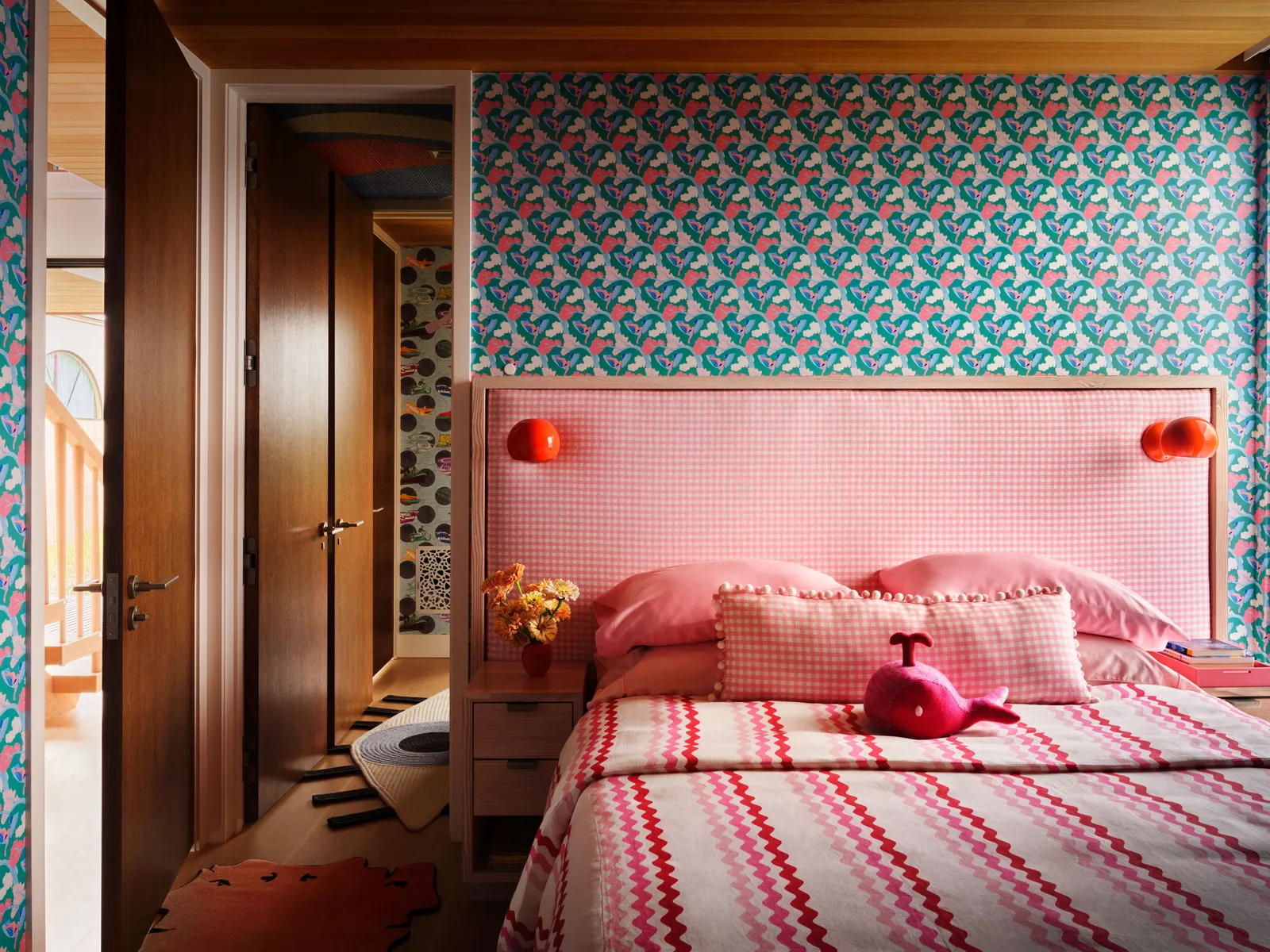 Majestic Headboards: A New Era of Opulent Interiors 12