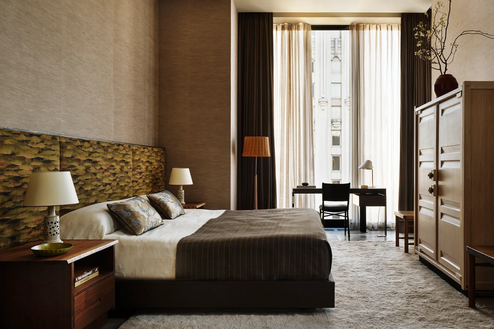 A Penthouse Symphony: Where Divergent Tastes Harmonize in Manhattan's Elite Embrace 23