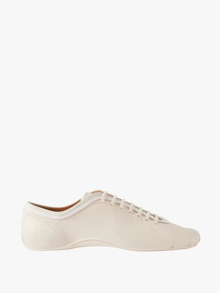 Chic Footwear: Vogue Editors Unveil Their Top White Sneaker Picks for 2026 42