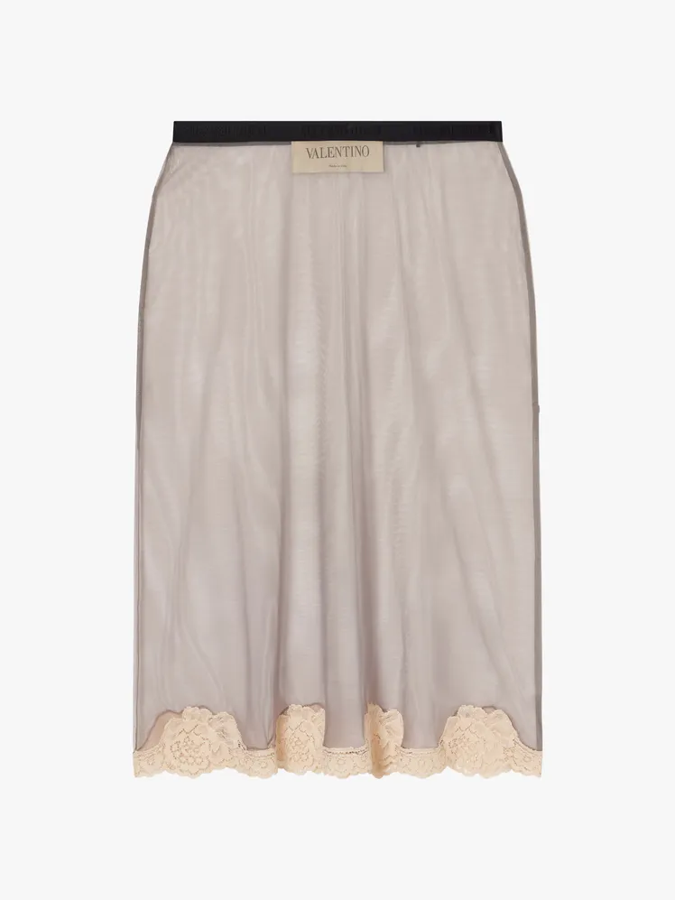 Effortless Summer Chic: Seven Ways to Master the Button-Up 94