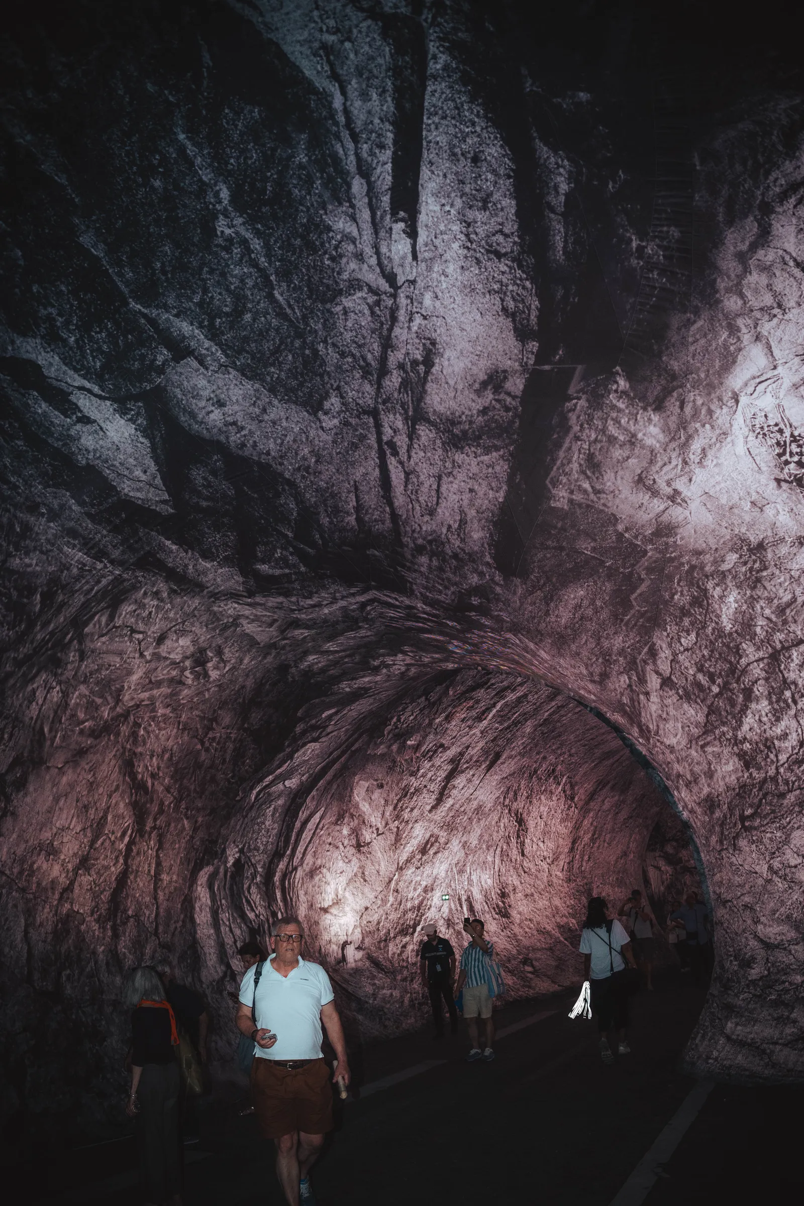 A Subterranean Spectacle Unveiled Beneath Paris's Iconic Pont Neuf 8