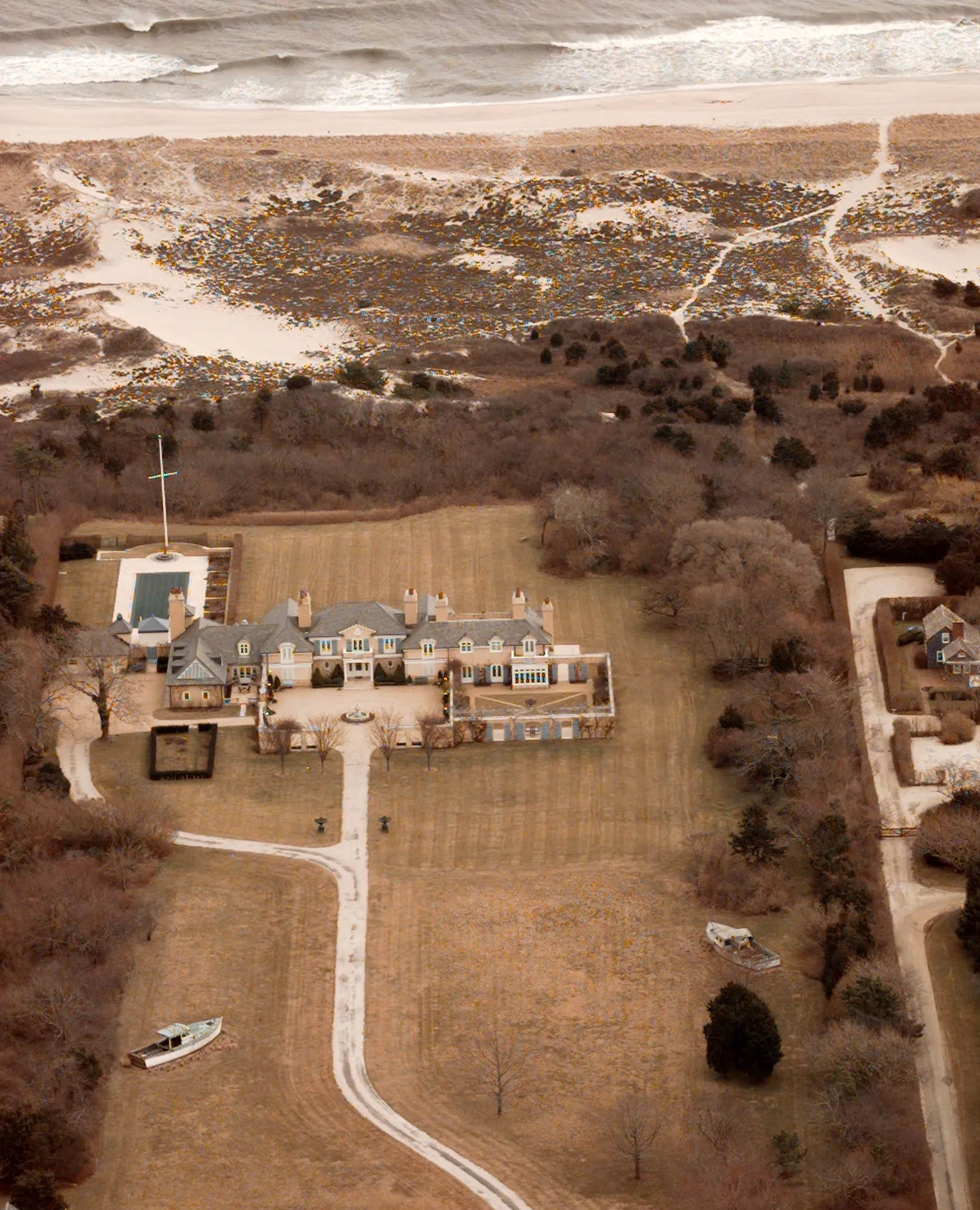 Architectural Legacies: Billy Joel's Estate of Artistry and Elite Living 9