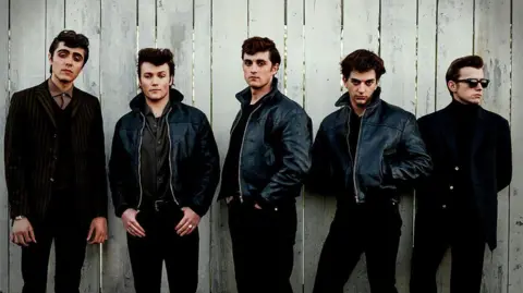 Hamburg's Echoes: Adolescent Stars Reimagine Beatlemania's Genesis 6