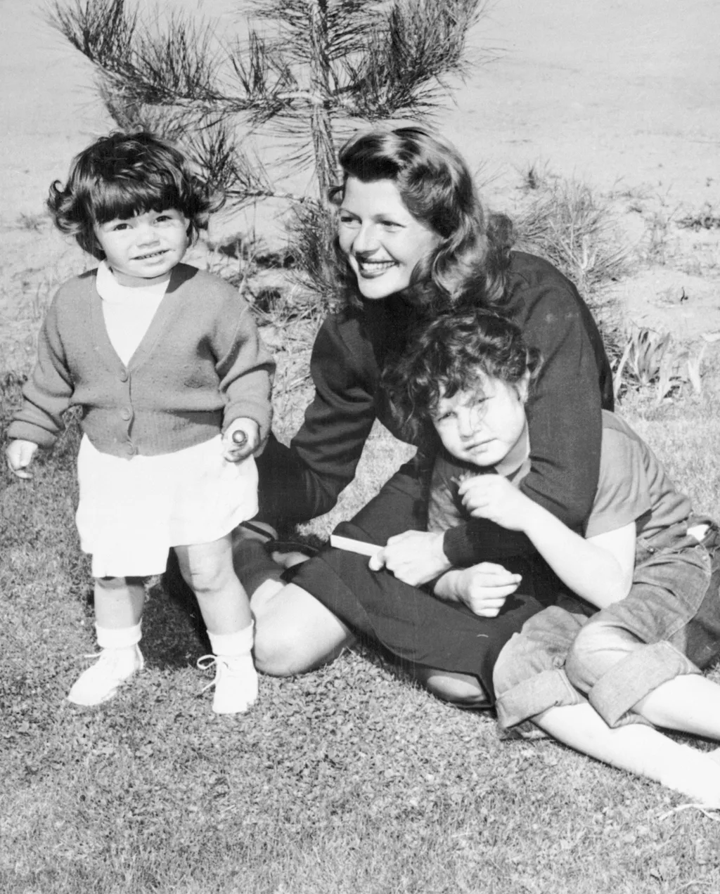Golden Age Grace: Rita Hayworth's Private Elegance Unveiled 29
