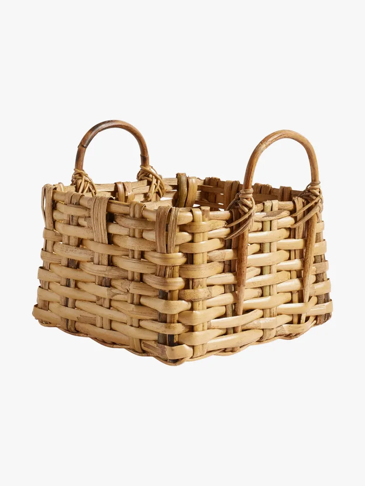 Artisan Heirlooms: A Woven Legacy for the Discerning Dwelling 27