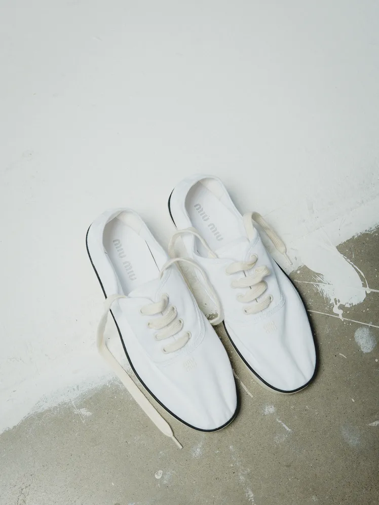 Chic Footwear: Vogue Editors Unveil Their Top White Sneaker Picks for 2026 50