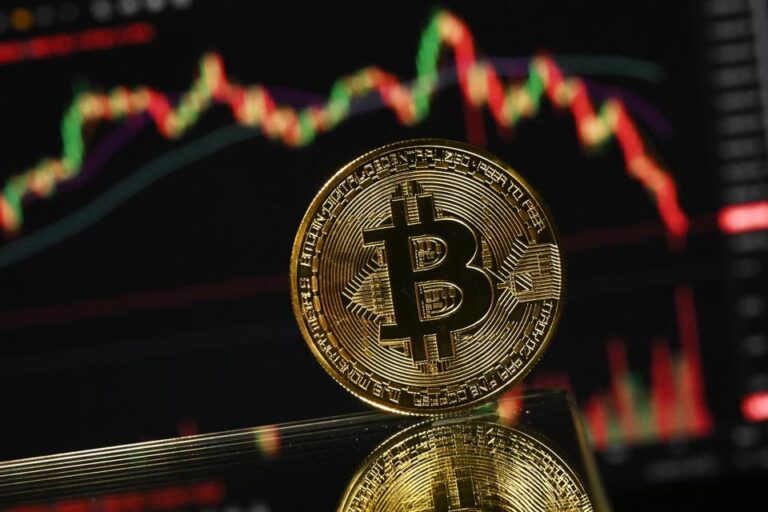 Bitcoin's $60K Plunge: What Elite Investors Are Doing Now 89