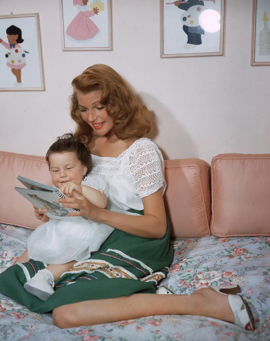 Golden Age Grace: Rita Hayworth's Private Elegance Unveiled 23