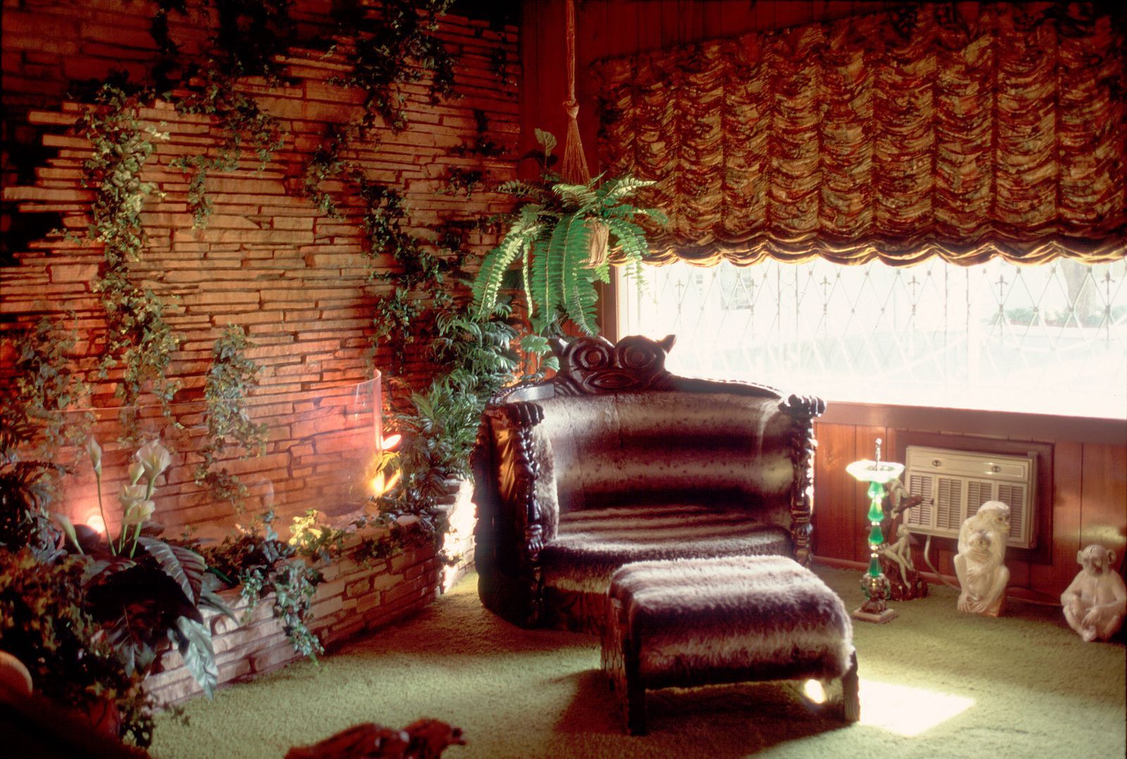 Graceland's Echo: Elite Legacies in the King's Coveted Mansions 13