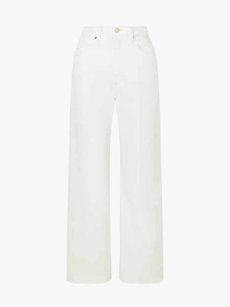 The White Denim Renaissance: A Chic Reawakening 32