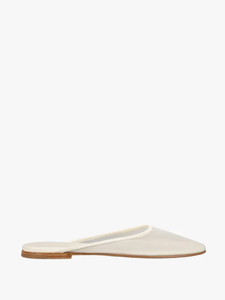 Effortless Chic: Your Go-To Summer Workwear Capsule 61