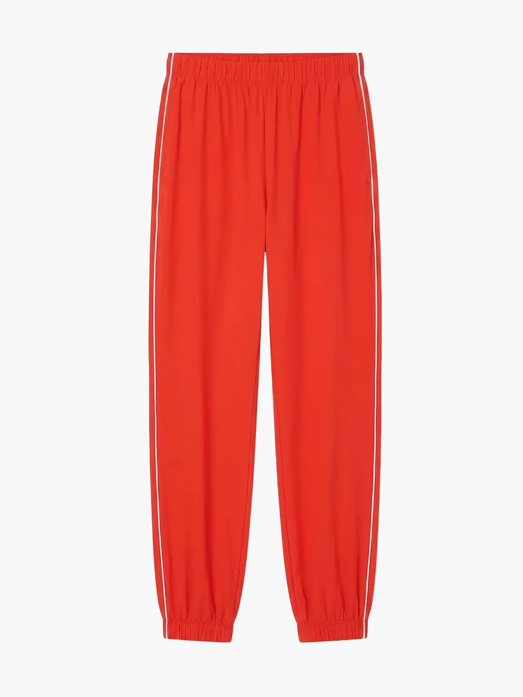Elevated Athleisure: Vogue's Guide to Chic Activewear Styling 86