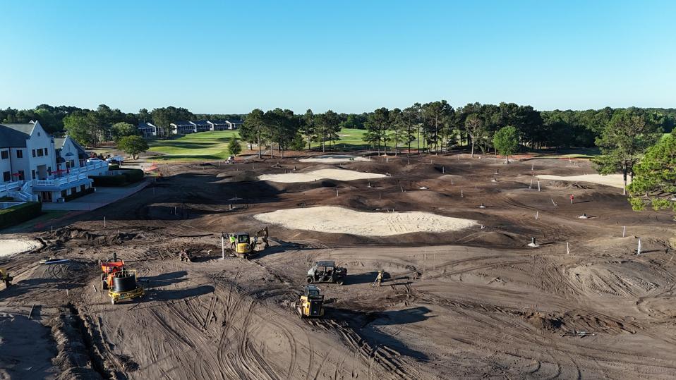 **Beyond the Back Nine: How Golf Resorts Are Redefining Strategy with Par 3 Investments** 8