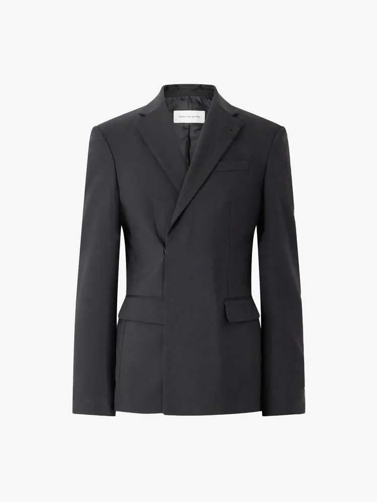 A Gentleman's Guide to Summer Nuptials: Dressing the Part for Every Occasion 51