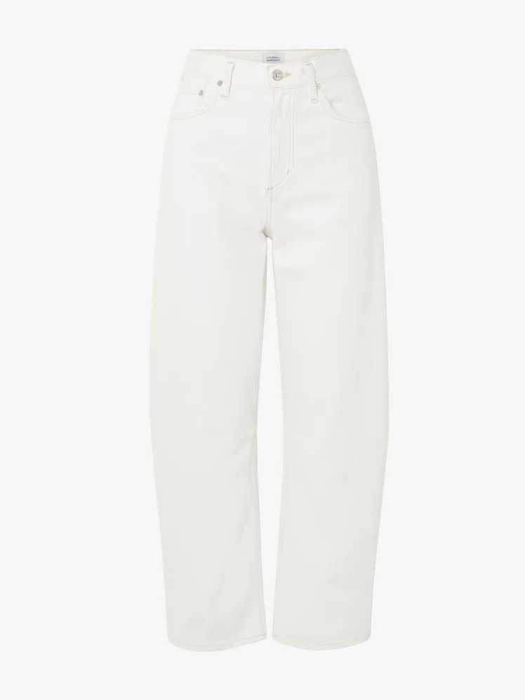 The White Denim Renaissance: A Chic Reawakening 34