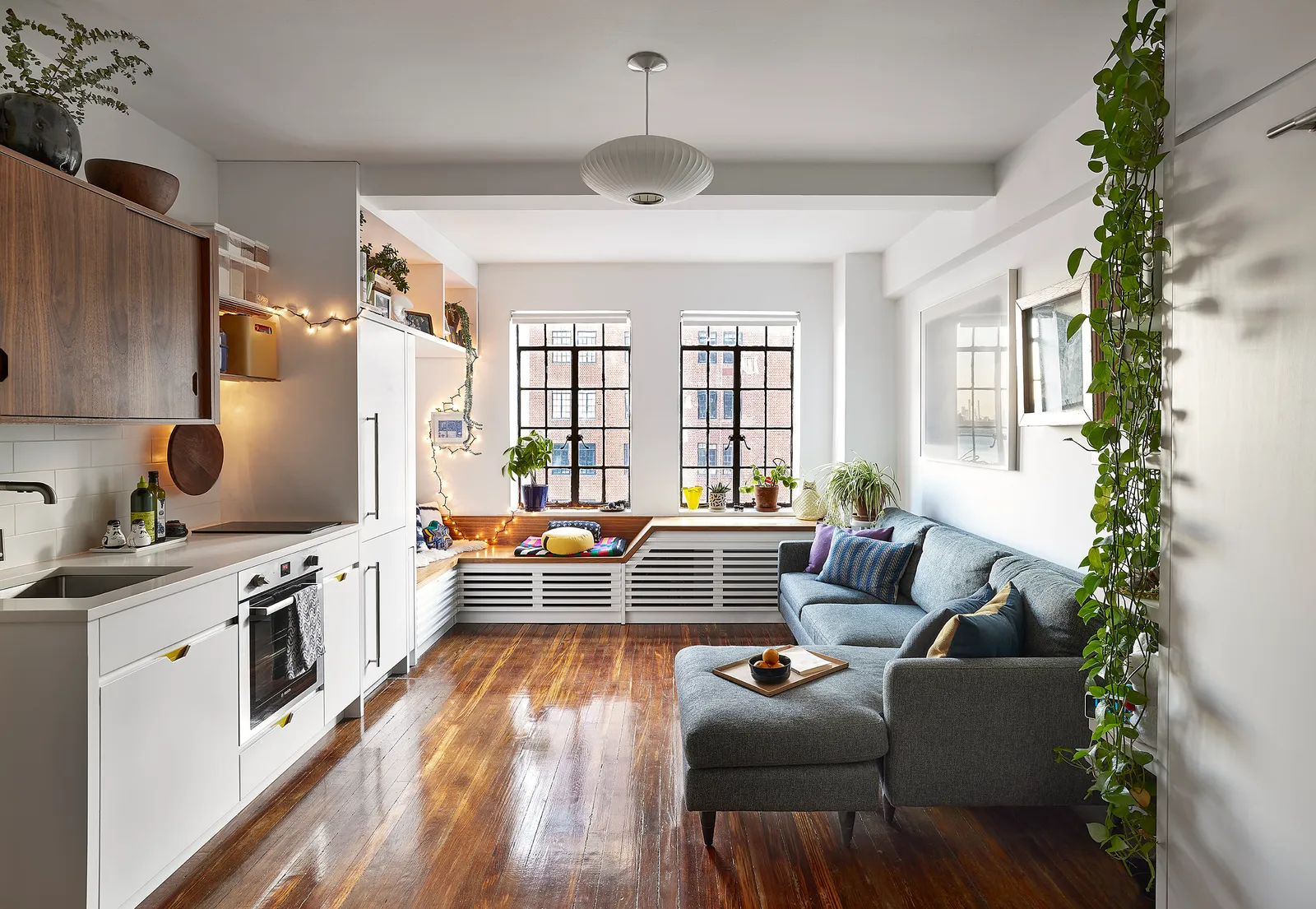 The Jewel Box: Manhattan's Micro-Estate of Elite Ingenuity 16