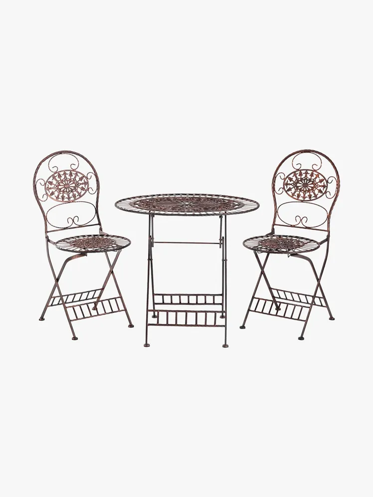 Chic Courtyards: Elite Entertaining in Timeless Bistro Style 28