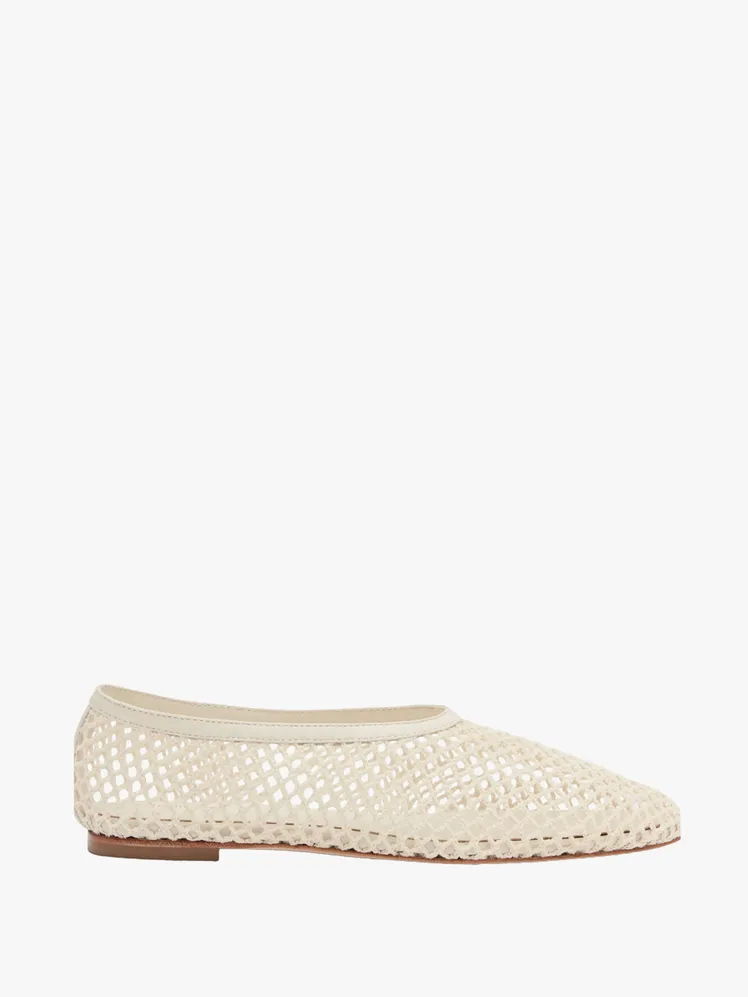 Robbie Solidifies the Ballet Flat's Enduring Allure 21