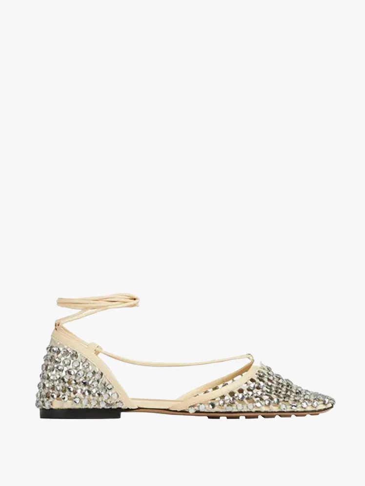 Robbie Solidifies the Ballet Flat's Enduring Allure 34
