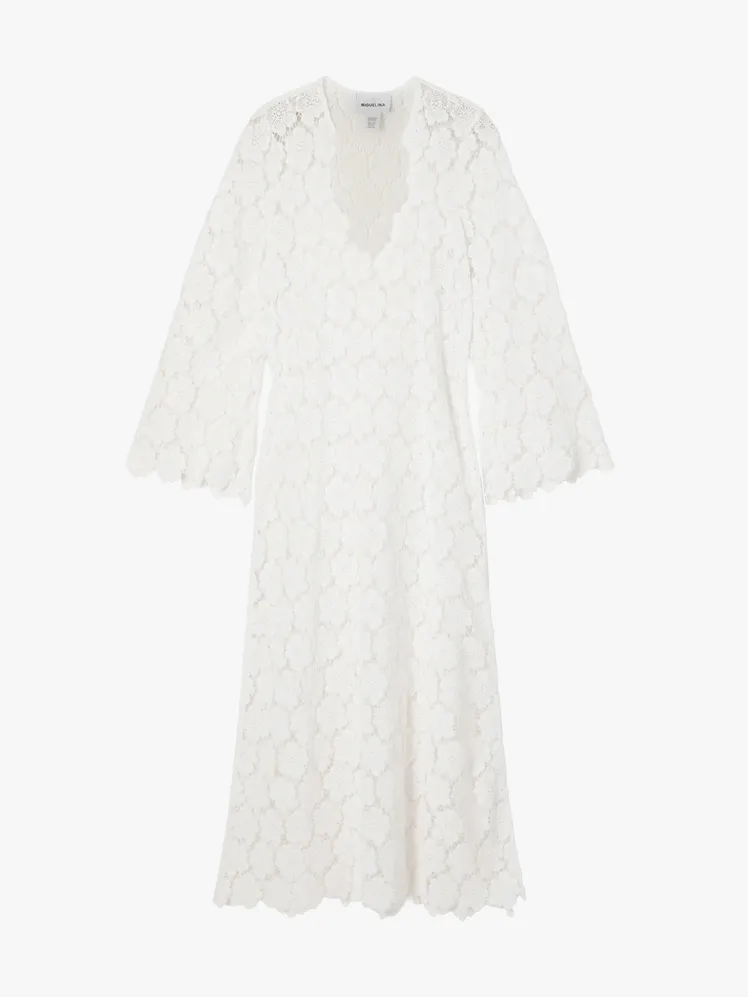 Elevate Your Ensemble: Sophisticated Caftan Styling Beyond the Shore 84