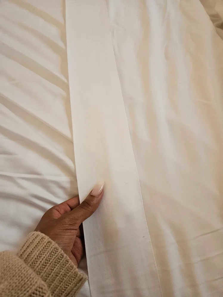 Whispers of Silk: Bamboo Bedding for the Discerning Dweller 24