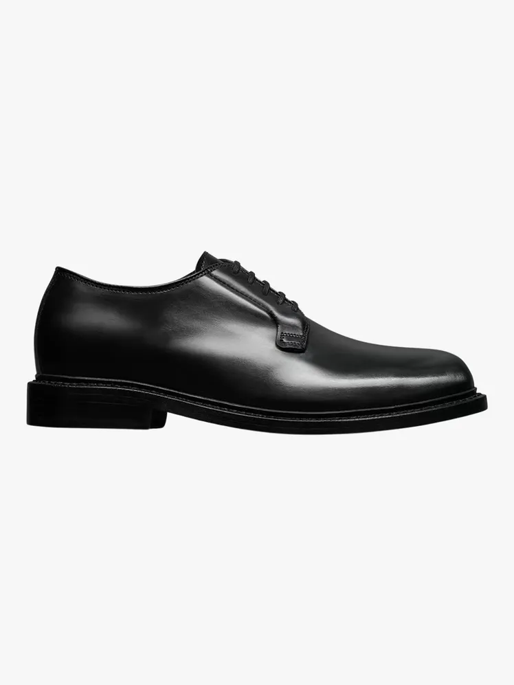 Effortless Summer Style: 6 Execs on Their Go-To Footwear 9