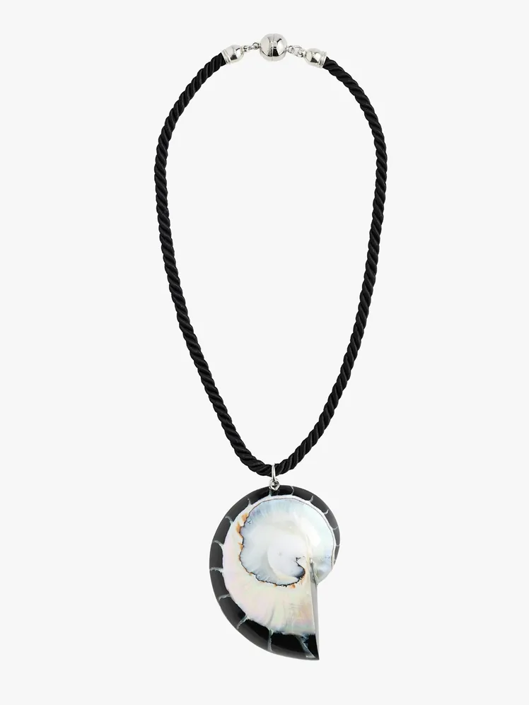 The Timeless Charm of the Choker Redefined for Today 58