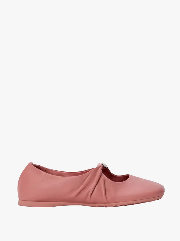 Effortless Chic: Discover Your Perfect Pair of Ballet Flats for the Warmer Seasons 44
