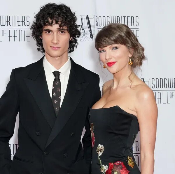 Business Style news 124 Swift’s Masterclass: How Songwriters Hall of Fame Honors Signal a New Era of Industry Influence