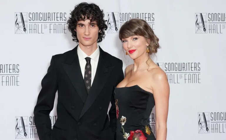 Swift's Masterclass: How Songwriters Hall of Fame Honors Signal a New Era of Industry Influence 9 Swift's Masterclass: How Songwriters Hall of Fame Honors Signal a New Era of Industry Influence 9