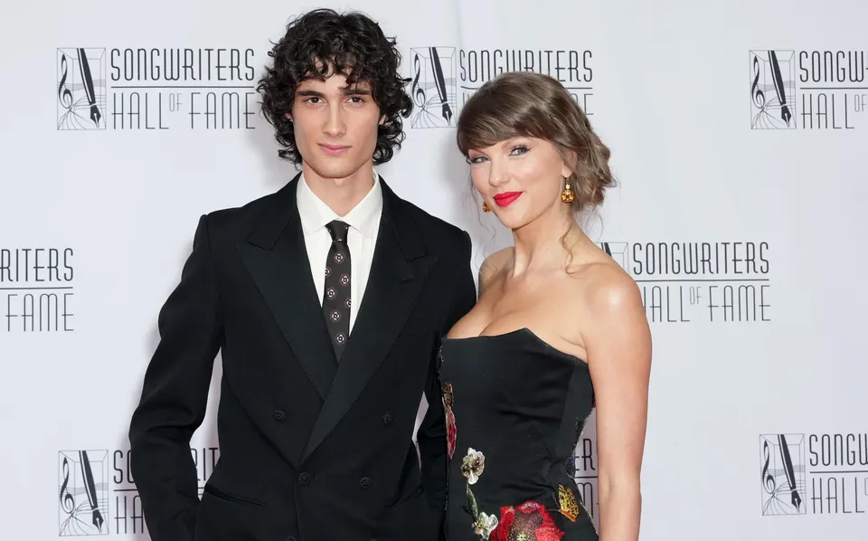 Swift's Masterclass: How Songwriters Hall of Fame Honors Signal a New Era of Industry Influence 2