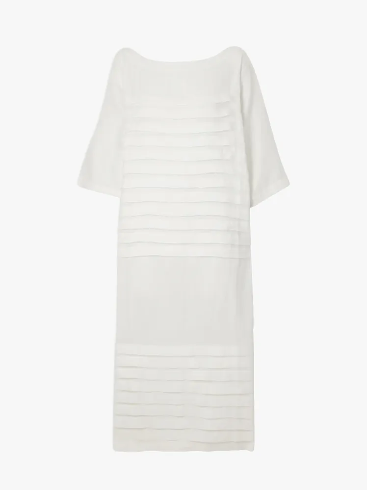 Elevate Your Ensemble: Sophisticated Caftan Styling Beyond the Shore 82