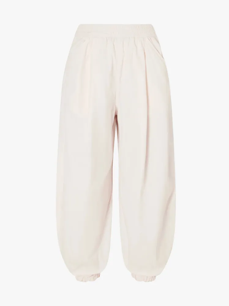 Elevated Athleisure: Vogue's Guide to Chic Activewear Styling 85