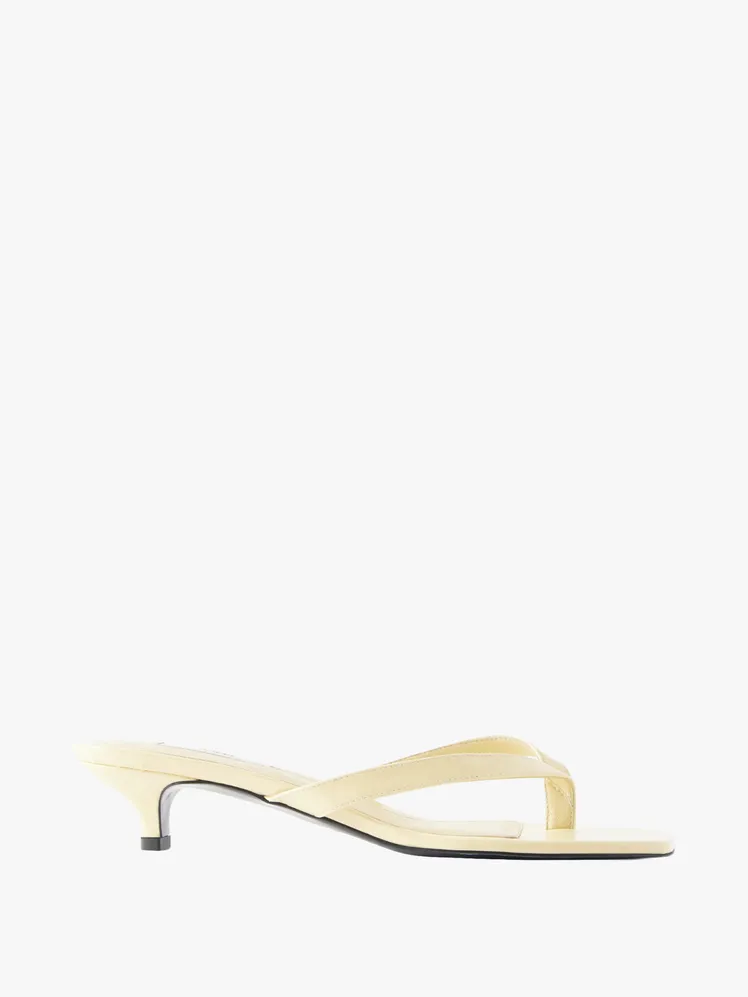 Effortless Urban Style: Summer's Chicest Ensembles Reimagined 127
