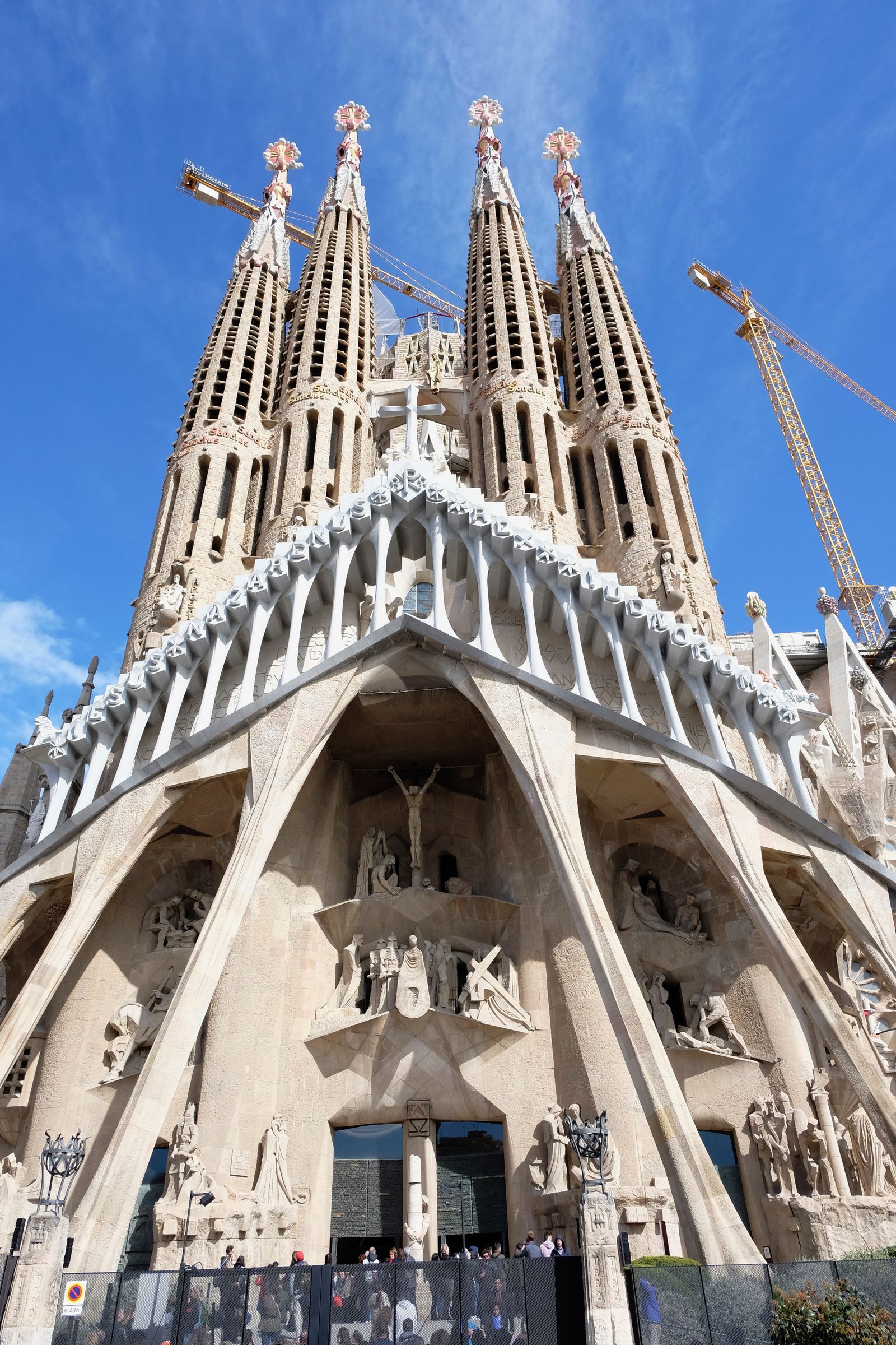 Gaudí's Masterpiece: An Ode to Sacred Craftsmanship 15