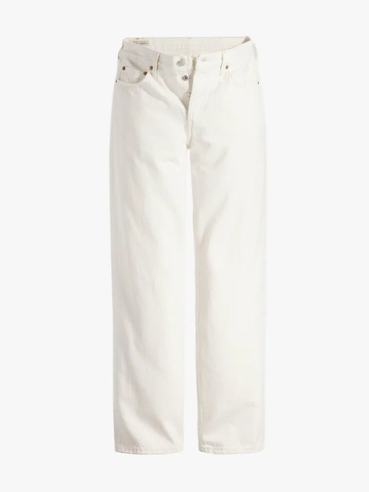 The White Denim Renaissance: A Chic Reawakening 24