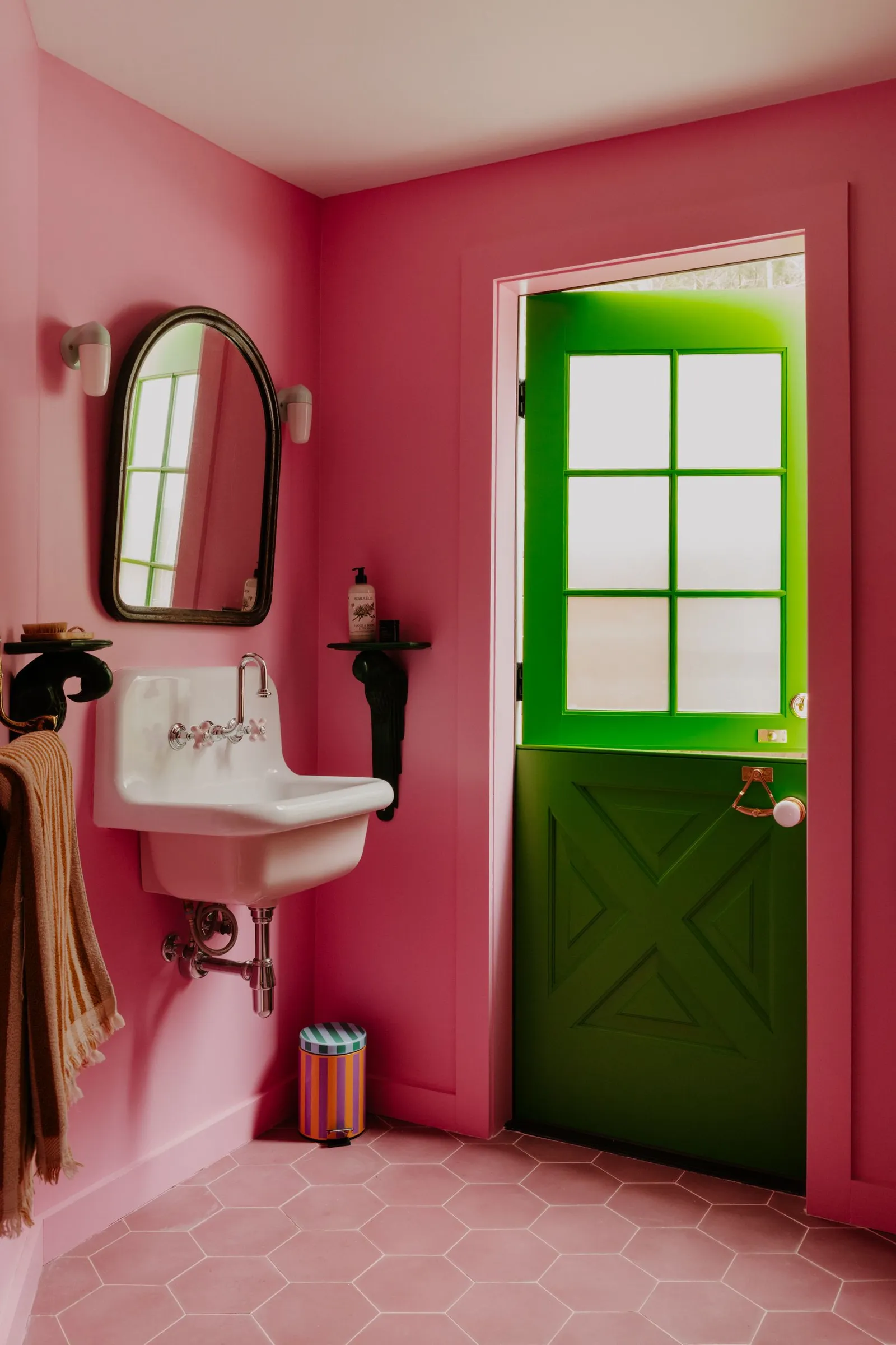 Emerald Echoes: A Digital Dynasty's Verdant Renaissance 8