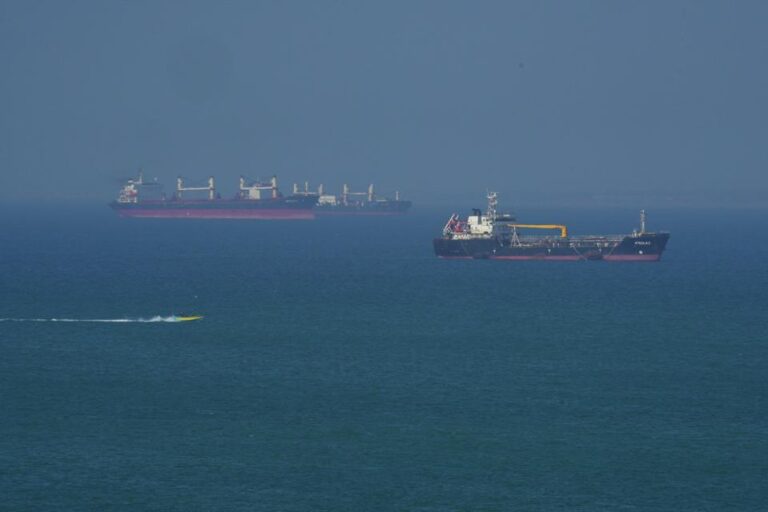 Iran's Shifting Naval Power: A New Reality in the Strait of Hormuz 8