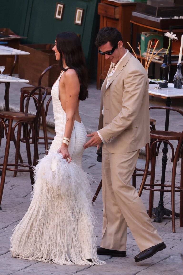 The Khaki Wedding Suit: A Modern Man's Unconventional Choice 3