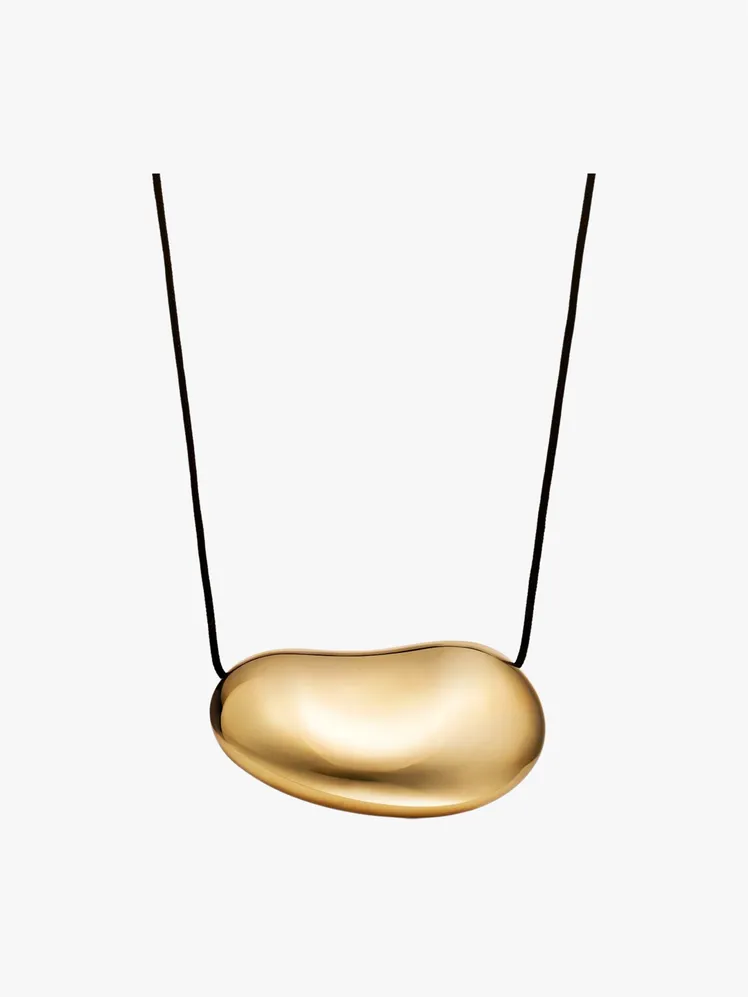 The Timeless Charm of the Choker Redefined for Today 43